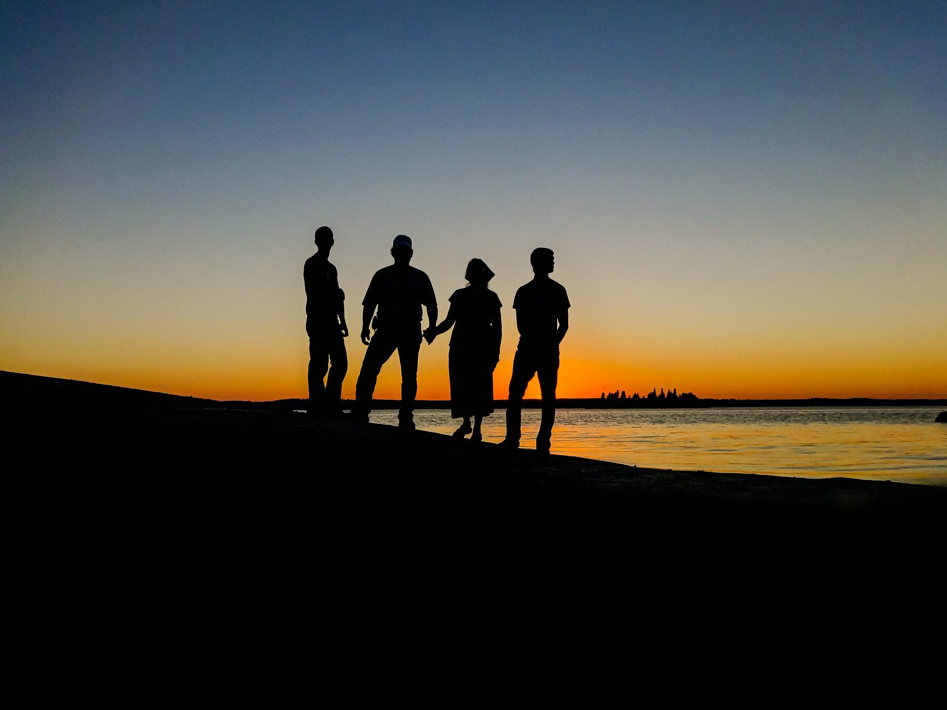 people-527647_1920